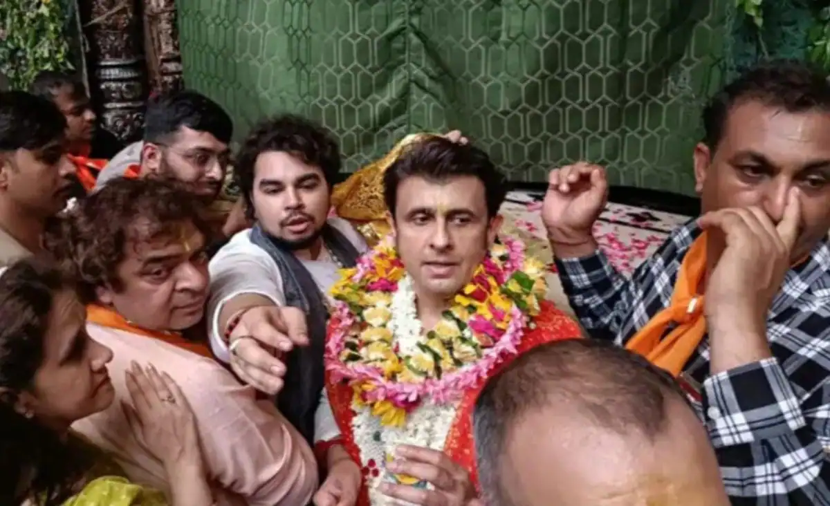 वृंदावन की भक्ति में डूबे सोनू निगम
